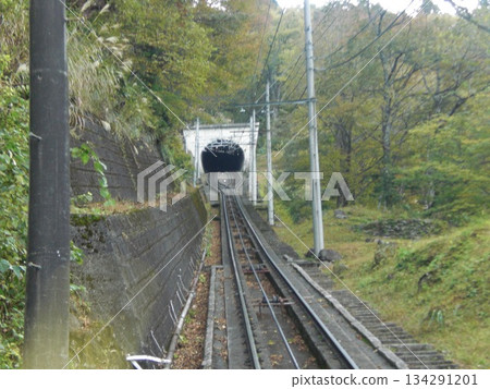 山谷深處的鐵軌 134291201