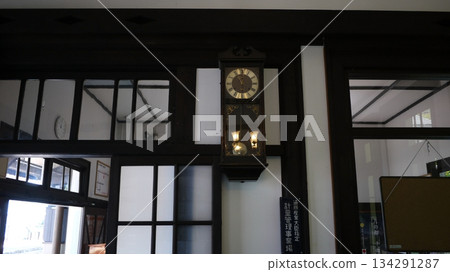 Old clock at Obasute Station on the JR Shinonoi Line Old clock at Obasute Station on the JR Shinonoi Line 134291287