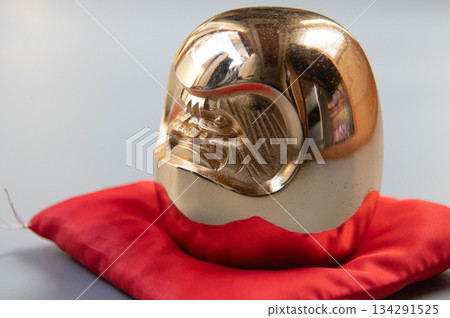 Golden Daruma figurine 134291525