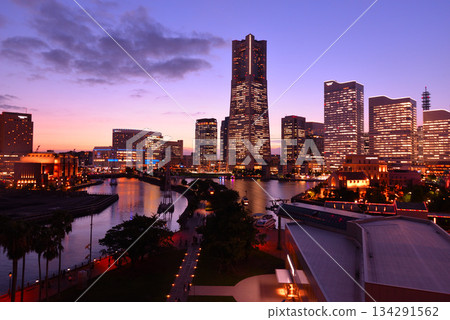 Night view of Minato Mirai from Navios Yokohama (Yokohama, Kanagawa Prefecture) 134291562