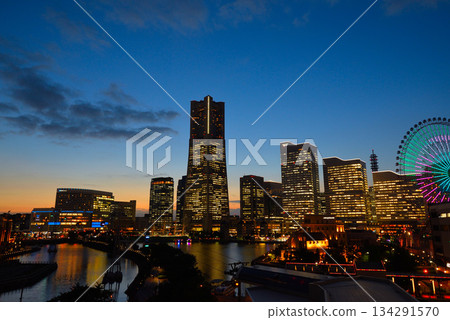 Night view of Minato Mirai from Navios Yokohama (Yokohama, Kanagawa Prefecture) 134291570