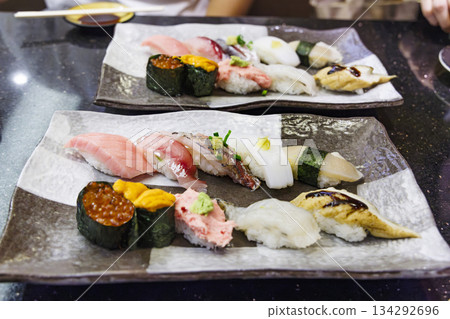 新鮮美味的壽司拼盤 134292696