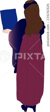 一位身穿畢業袴的女子手持畢業證書 134292826