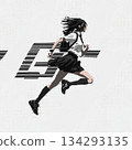 跑學校的女生 134293135