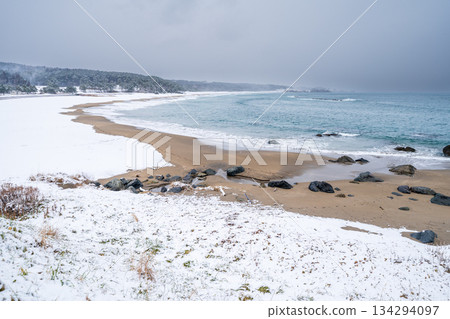 青森縣雪域大須賀海岸和種誌海岸 134294097
