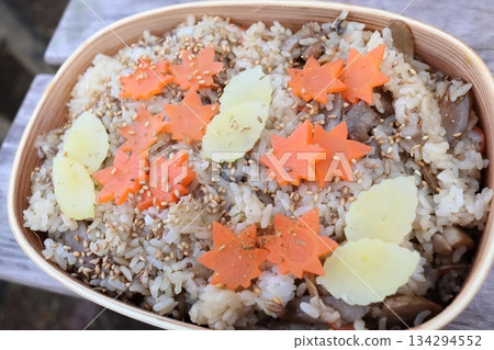 便當盒裡的煮飯便當 134294552