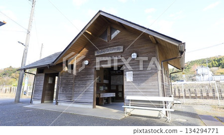 JR久留裡線松岡上總車站大樓 134294771