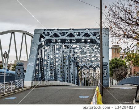 橫跨大野木川的橋樑名為「新高橋」。 橫跨大野木川的橋樑名為「新高橋」。 134294827