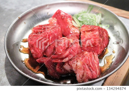 日本黑牛肉裙牛排 134294874