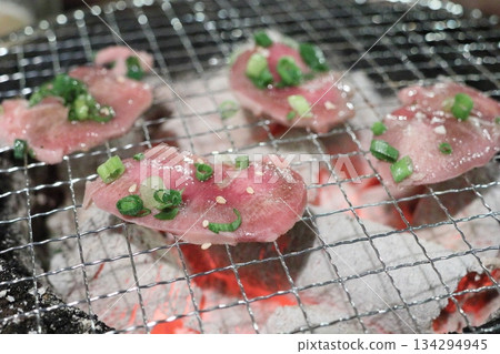 黑毛和牛牛舌烤肉 134294945