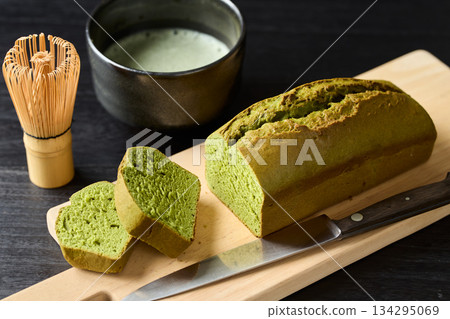 Cut matcha pound cake Cut matcha pound cake 134295069