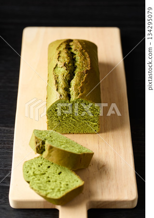 Cut matcha pound cake Cut matcha pound cake 134295079