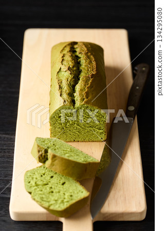 Cut matcha pound cake Cut matcha pound cake 134295080