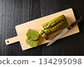 Cut matcha pound cake 134295098