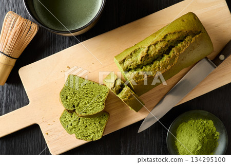 Cut matcha pound cake Cut matcha pound cake 134295100