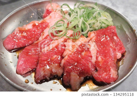 Japanese black beef yakiniku (loin) 134295118