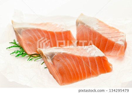 Silver salmon fillet 134295479