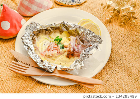 錫箔紙烤鮭魚 錫箔紙烤鮭魚 134295489