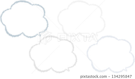 一組黑色和灰色系的對話框。用蠟筆畫出的雲朵形狀。手繪風格。塗鴉。 134295847