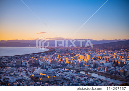 (Shizuoka Prefecture) The cityscape of Numazu illuminated by the setting sun 134297367