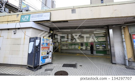 Iidabashi Station East Exit, where local trains on the JR Chuo and Sobu lines stop Iidabashi Station East Exit, where local trains on the JR Chuo and Sobu lines stop 134297707