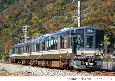 223系列5500列車，開往山陰本線福知山方向。 134300885