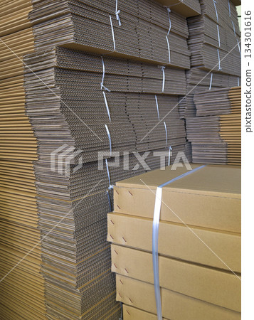 Many bundles of cardboard boxes for packaging Many bundles of cardboard boxes for packaging 134301616