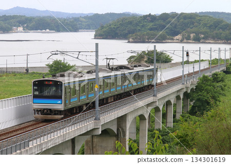 A 205-series train on the Senseki Line traveling on the section to be relocated to higher ground (Higashimatsushima City, Miyagi Prefecture) A 205-series train on the Senseki Line traveling on the section to be relocated to higher ground (Higashimatsushima City, Miyagi Prefecture) 134301619