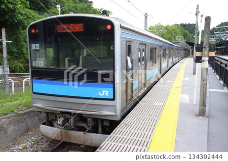 Senseki Line 205 series train (Takajocho bound) stopped at Matsushima-Kaigan Station Senseki Line 205 series train (Takajocho bound) stopped at Matsushima-Kaigan Station 134302444