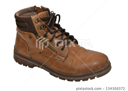 Men's brown leather boot. 134308372