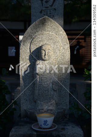 Rokudo Chinkoji Temple, stone Buddha in front of the main hall, Komatsucho, Higashiyama Ward, Kyoto City 134309562