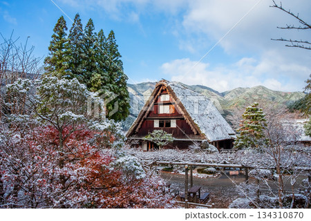 Snow-covered Gero Onsen Gassho Village (Gero City, Gifu Prefecture) Snow-covered Gero Onsen Gassho Village (Gero City, Gifu Prefecture) 134310870