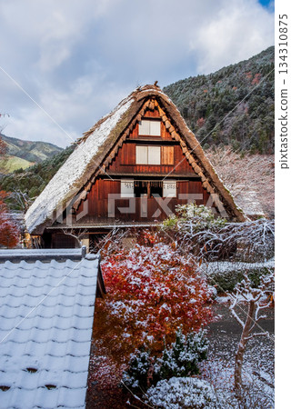 Snow-covered Gero Onsen Gassho Village (Gero City, Gifu Prefecture) Snow-covered Gero Onsen Gassho Village (Gero City, Gifu Prefecture) 134310875