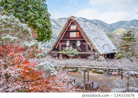 Snow-covered Gero Onsen Gassho Village (Gero City, Gifu Prefecture) 134310876
