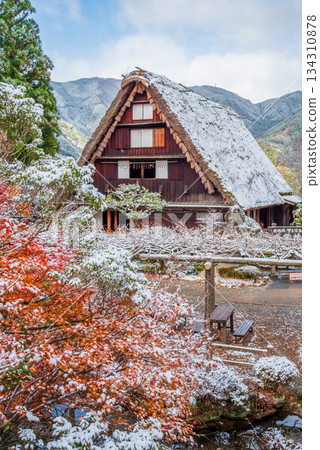 Snow-covered Gero Onsen Gassho Village (Gero City, Gifu Prefecture) Snow-covered Gero Onsen Gassho Village (Gero City, Gifu Prefecture) 134310878