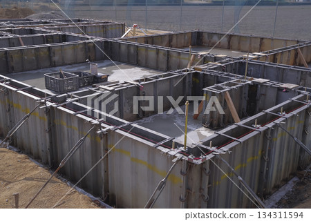 房屋地基混凝土模板 134311594