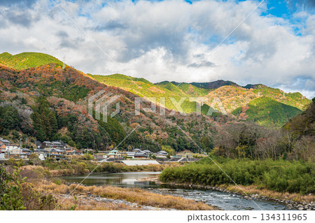Early winter scenery of the Kizugawa River, Kasagi Town, Kyoto Prefecture 134311965