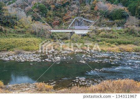 京都府笠木町木津川關西本線鐵路橋的初冬景色 134311967