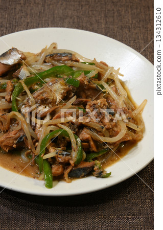 炒鯖魚、豆芽菜和青椒 炒鯖魚、豆芽菜和青椒 134312610