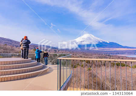 【山梨縣】從新翻修的山中湖妙神山全景平台眺望富士山 【山梨縣】從新翻修的山中湖妙神山全景平台眺望富士山 134313064