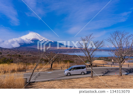【山梨縣】從新翻修的山中湖妙神山全景平台眺望富士山 【山梨縣】從新翻修的山中湖妙神山全景平台眺望富士山 134313070