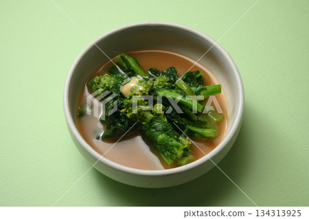 Rape blossoms dressed with mustard noodle soup 134313925