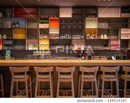 [Germany] A modern bar counter in the lobby of a hotel near the airport in the capital, Berlin 134315167