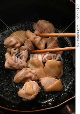 Grilling chicken thighs 134316192