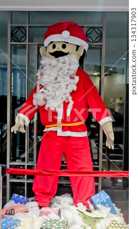 close-up photo of Santa Claus statue to welcome Christmas 134317903