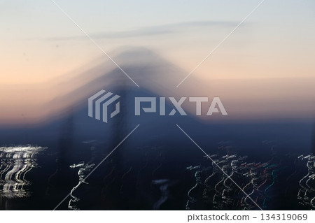 遠處可見富士山。 遠處可見富士山。 134319069