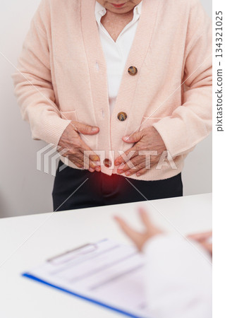 Elderly Woman patient having pain and consulting doctor for Ovarian and Cervical cancer, Cervix disorder, Endometriosis, Hysterectomy, Uterine fibroids, Reproductive system and Pregnancy concept Elderly Woman patient having pain and consulting doctor for Ovarian and Cervical cancer, Cervix disorder, Endometriosis, Hysterectomy, Uterine fibroids, Reproductive system and Pregnancy concept 134321025