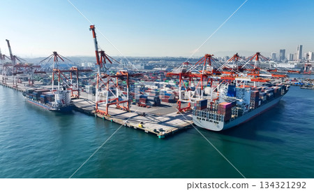 港口貨櫃堆場的無人機空拍 134321292