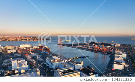 無人機鳥瞰港口城市 134321320