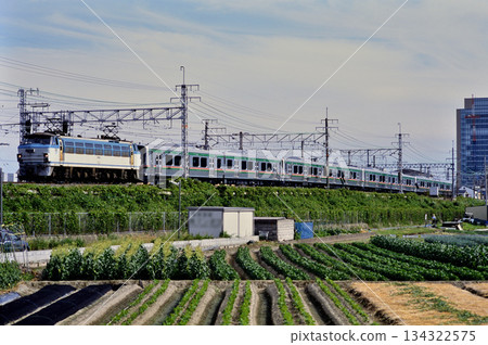 2007: E721 series Class A transport train pulled by EF661 running on the Tokaido Main Line 134322575